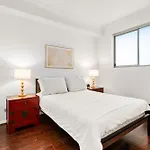Spacious 1-Bed With Pool & Gym 5 Minutes From Cbd