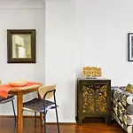 Spacious 1-Bed With Pool & Gym 5 Minutes From Cbd