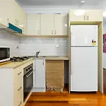 Spacious 1-Bed With Pool & Gym 5 Minutes From Cbd
