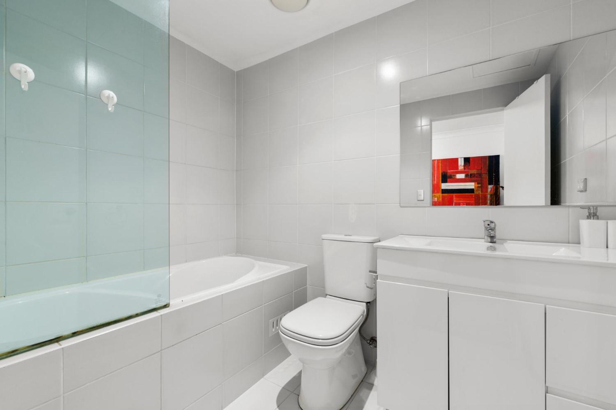 Spacious 1-bed With Pool & Gym 5 Minutes From Cbd Apartment *