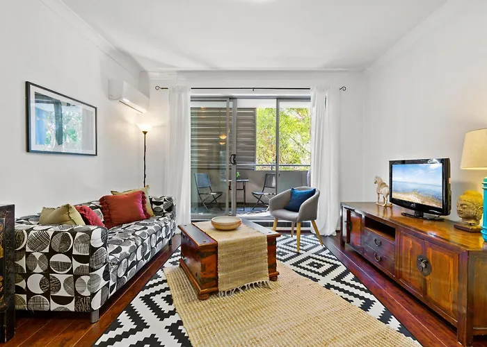 Spacious 1-Bed With Pool & Gym 5 Minutes From Cbd